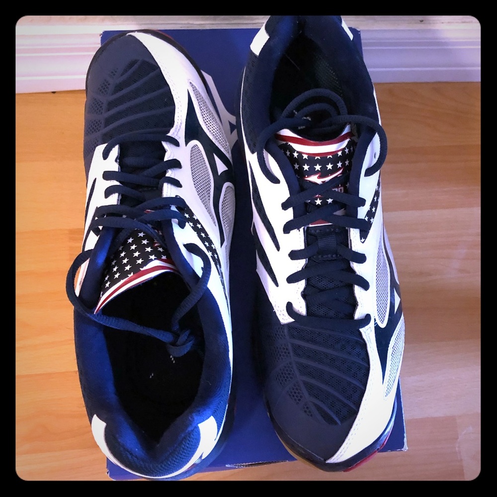 Mizuno Volleyball Shoes- New in Box!